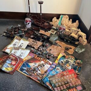 Mega Bloks Pirates Of the Caribbean Pyrates Minifigures Pieces Lot Pirate Ship